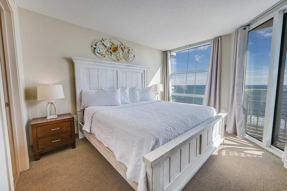 Oceanfront retreat w balcony & pools House in North Myrtle Beach