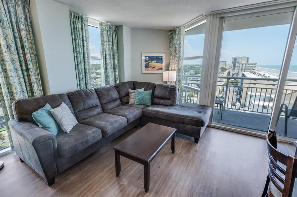 Private 3-Bedroom Seaside Resort with Views, Pools House in North Myrtle Beach