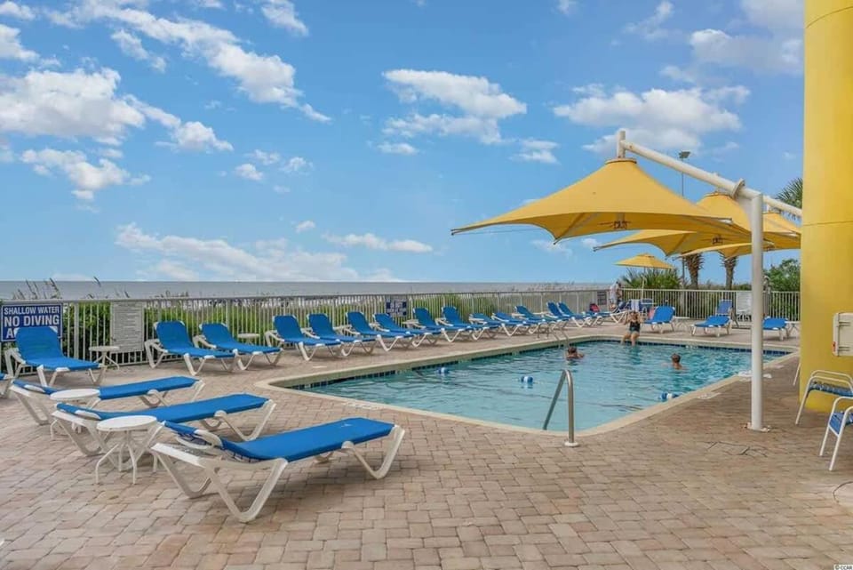 Ocean-view condo w pool & hot tub House in North Myrtle Beach