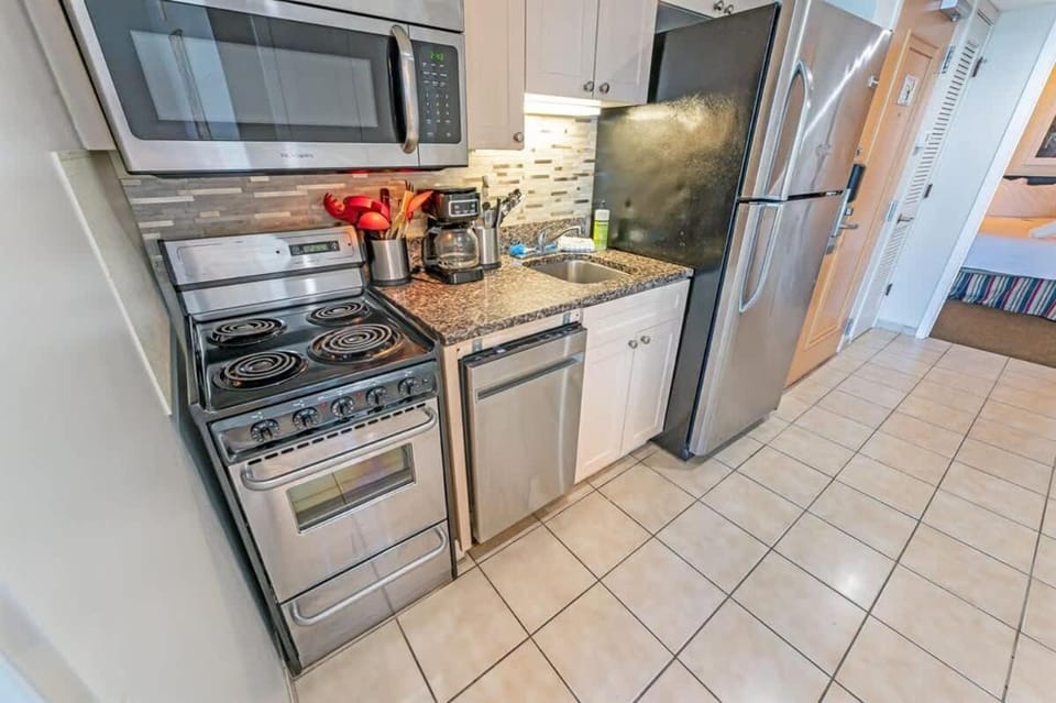 Ocean-view condo w pool & hot tub House in North Myrtle Beach