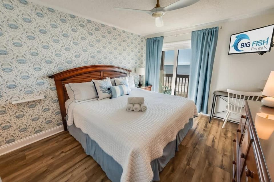 Private Tilghman Beach & Racquet Direct Oceanfront House in North Myrtle Beach