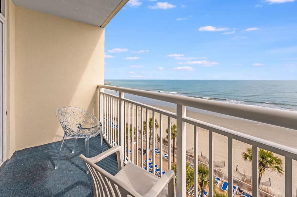 Direct Oceanfront View Suite,Pools at Sandy Beach! House in Myrtle Beach
