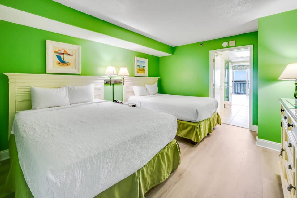Direct Oceanfront View Suite,Pools at Sandy Beach! House in Myrtle Beach