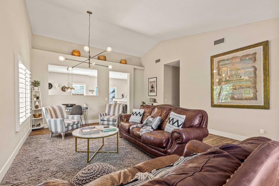 Navigate Stays Luxe Palm Springs Poolside Escape House in Palm Springs
