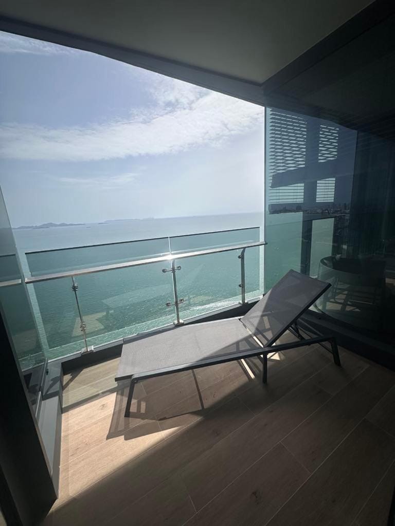 Arom Wongamart by David Home Apartment in Pattaya City