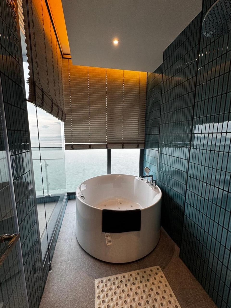 Arom Wongamart by David Home Apartment in Pattaya City