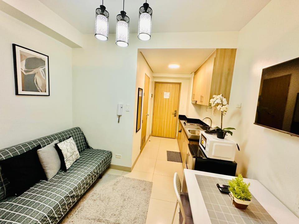 TV and multimedia, Kitchen or kitchenette, Living room, Seating area, Dining area