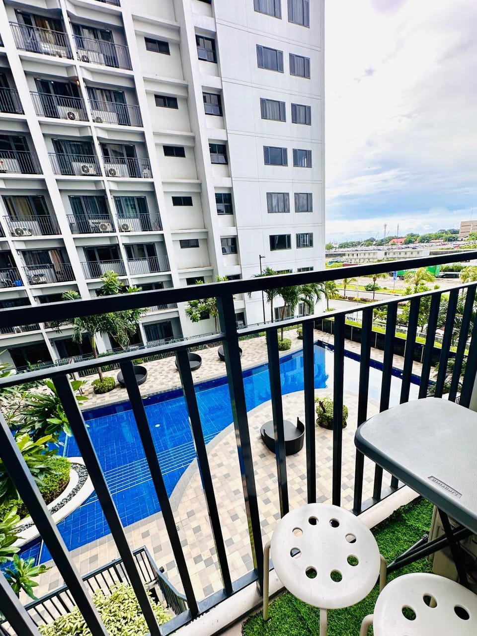 Shore Bliss Staycation MOA Apartment in Pasay
