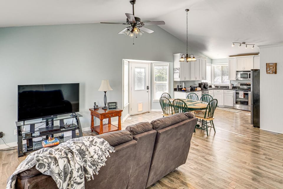 Family Home w/ Fenced Yard Between Provo & SLC! House in Utah