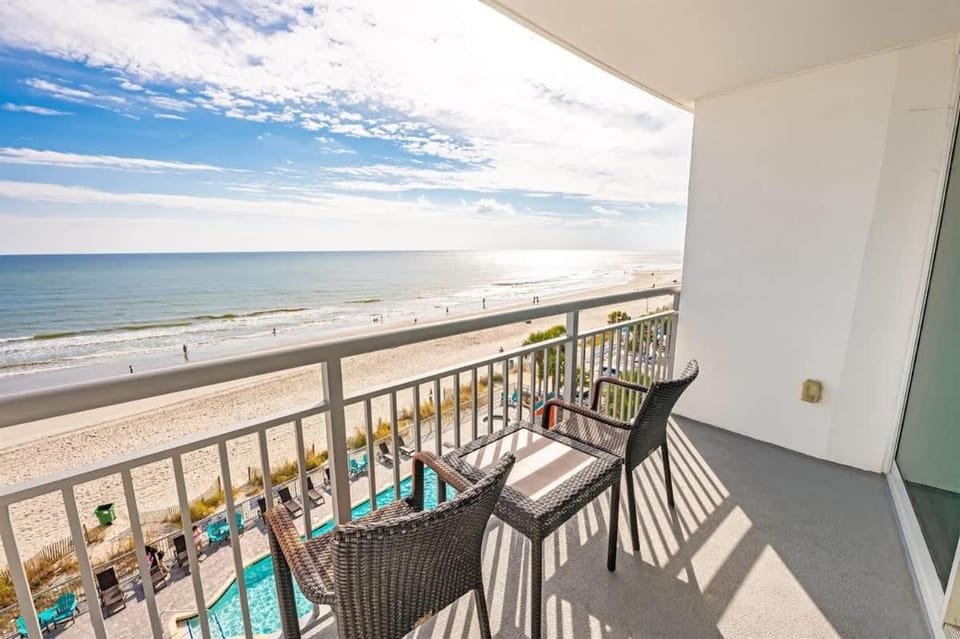 New Modern Oceanfront, BeachPool, 5th Floor,Nice! House in Myrtle Beach
