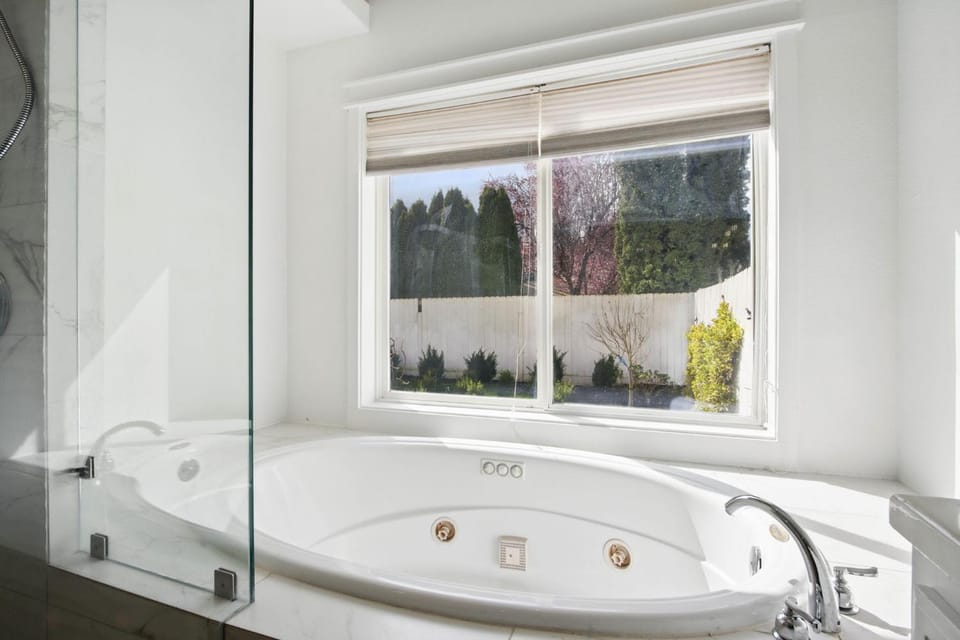 Bathroom, Bath