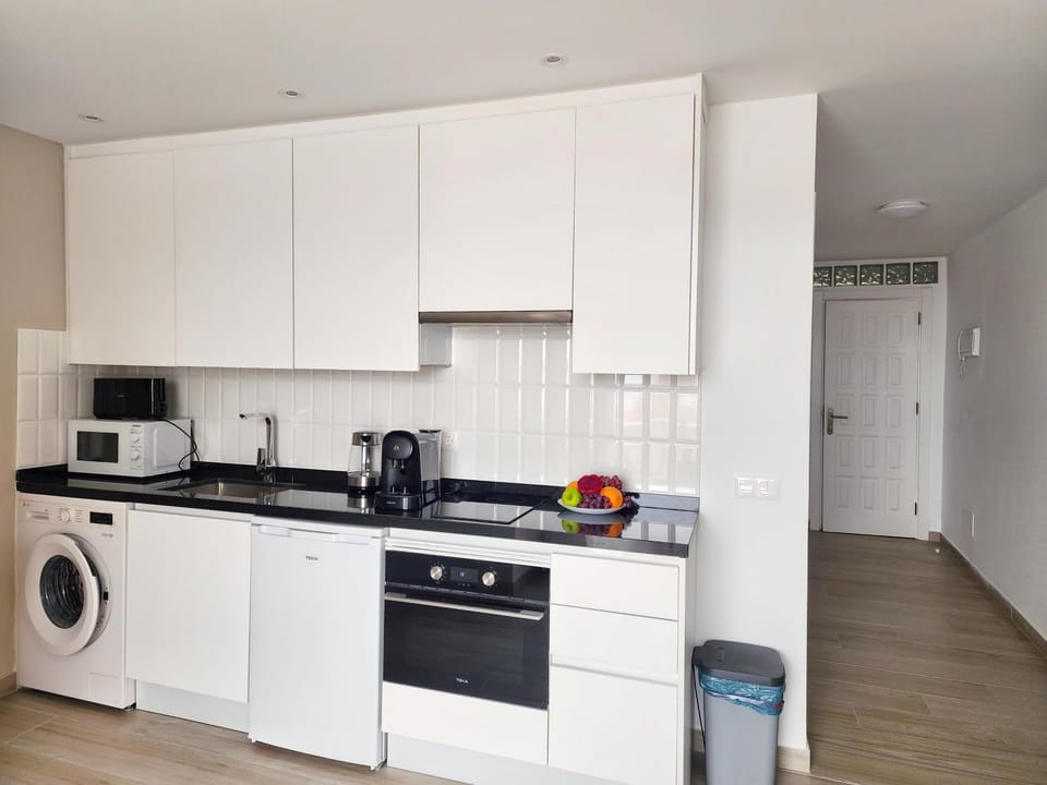 Modern Ocean & City Views - Las Vistas Apartment A Apartment in Los Cristianos