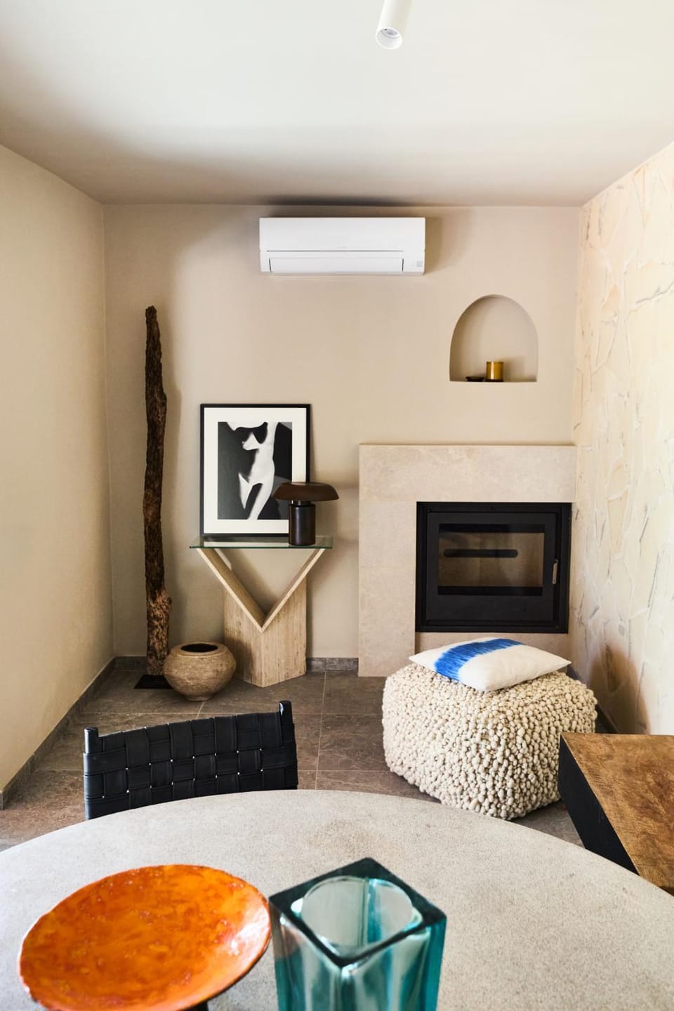 Living room, Seating area, air conditioner