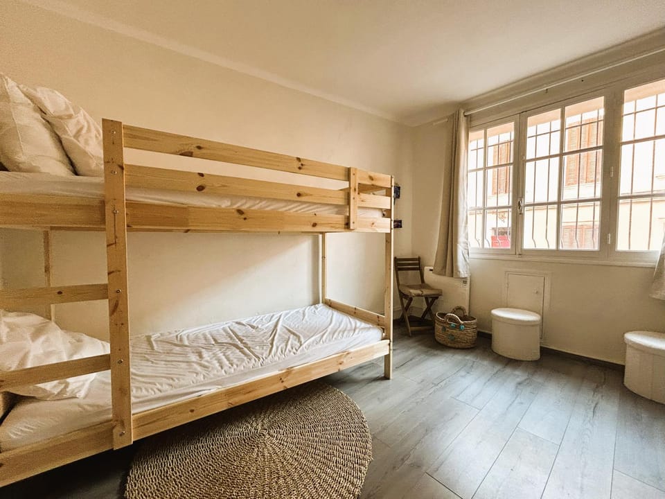 Bedroom, bunk bed