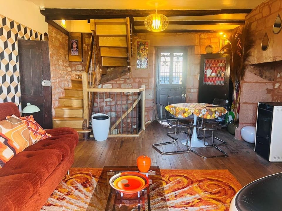 Seating area, Dining area