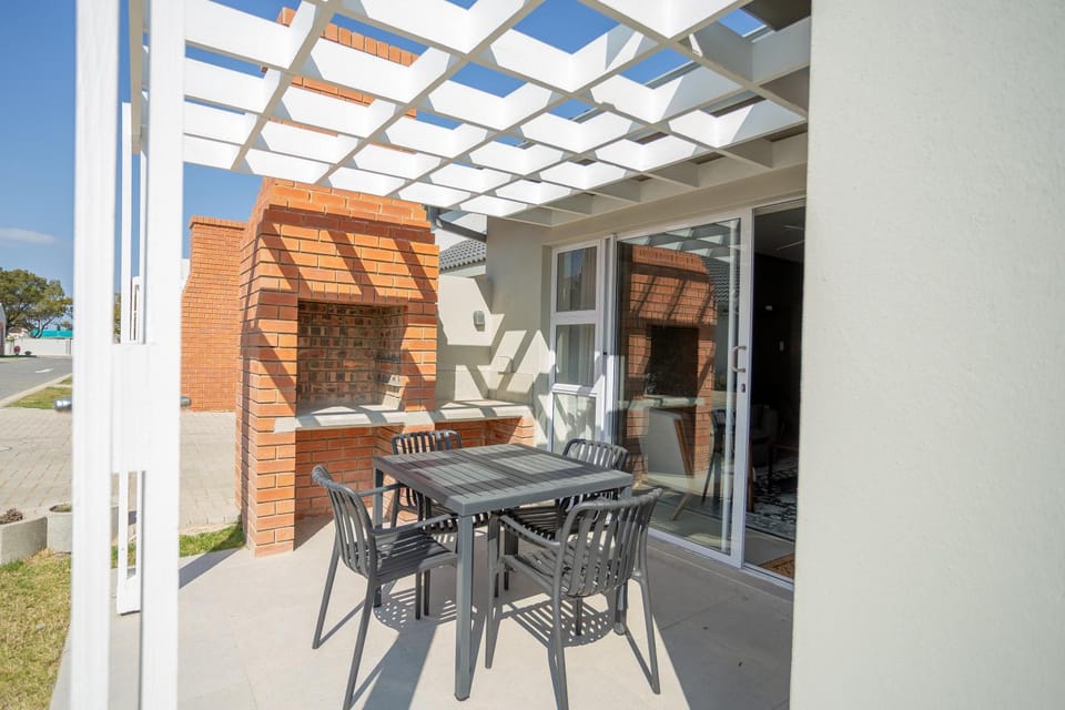 Patio, Day, View (from property/room), Balcony/Terrace