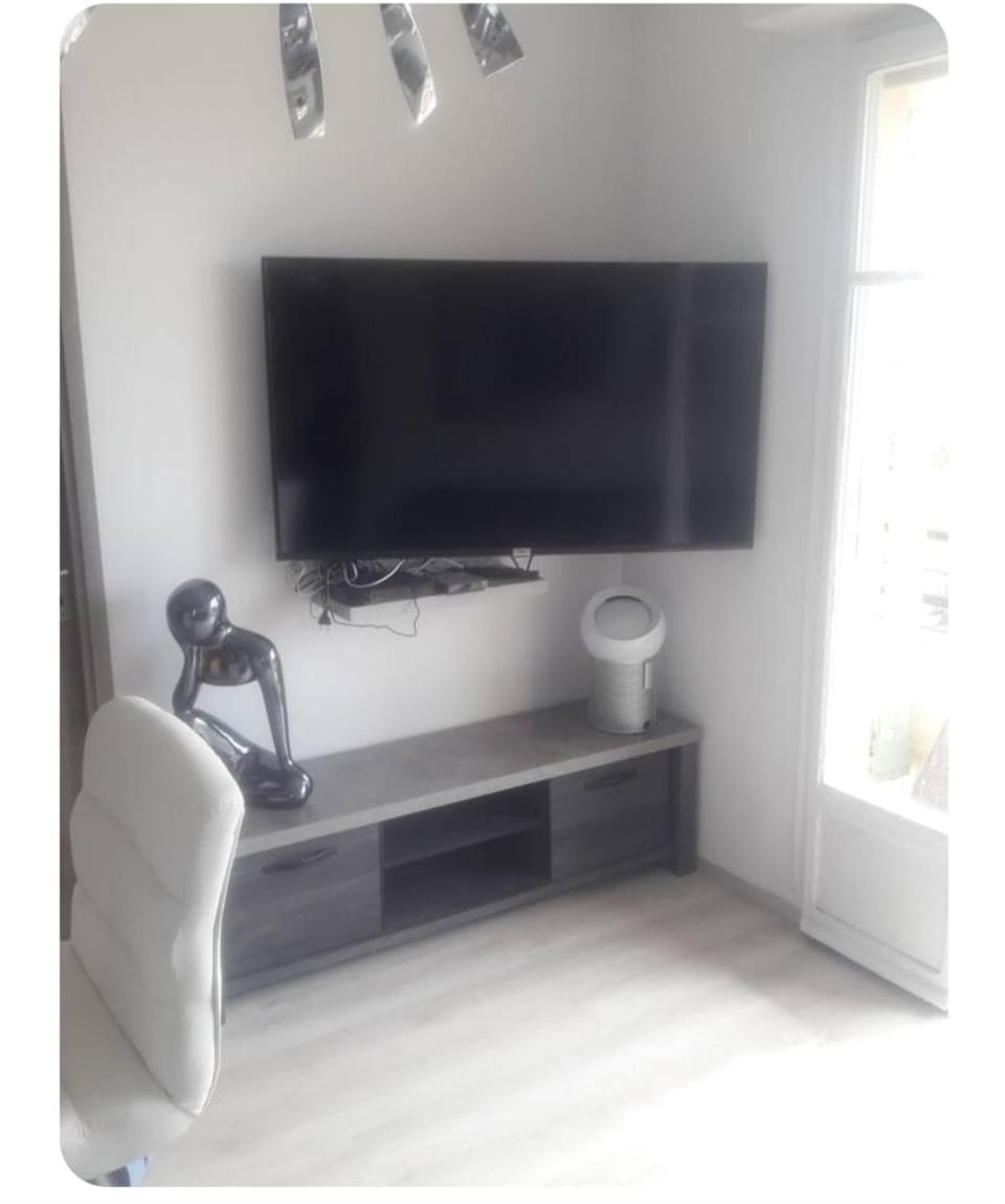 Communal lounge/ TV room, TV and multimedia, Evening entertainment