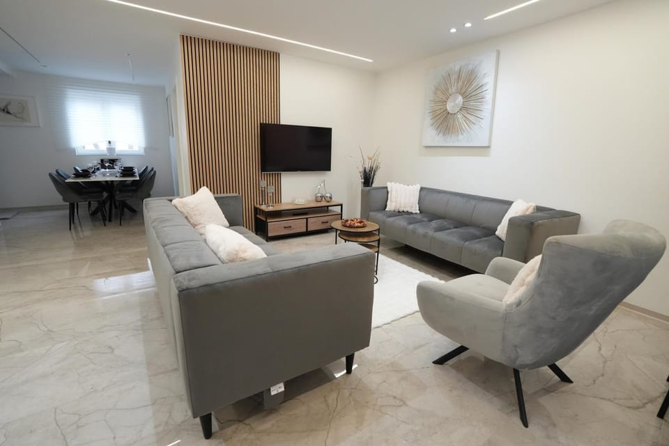 Communal lounge/ TV room, TV and multimedia, Living room, Seating area