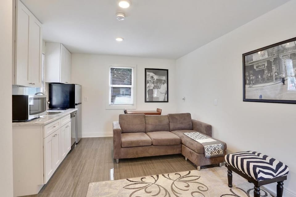 Kitchen or kitchenette, Living room, Seating area
