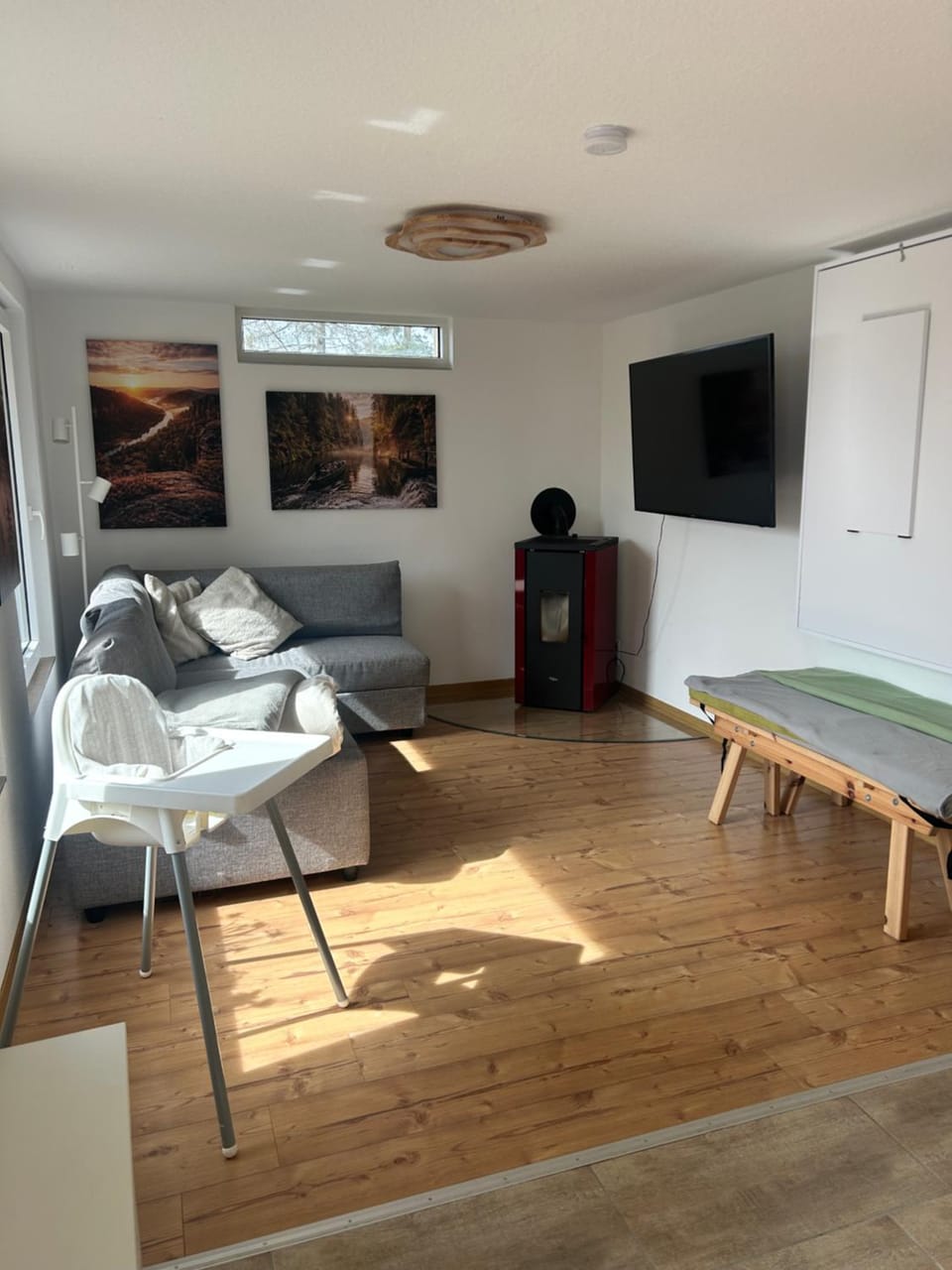 TV and multimedia, Living room, Photo of the whole room, Seating area, Dining area, Evening entertainment