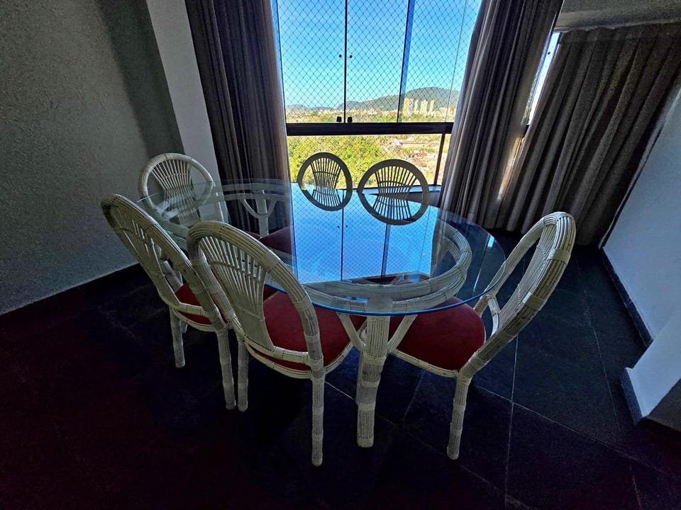 03 dormitórios com suíte, Vista ao Mar, Piscina Apartment in State of São Paulo