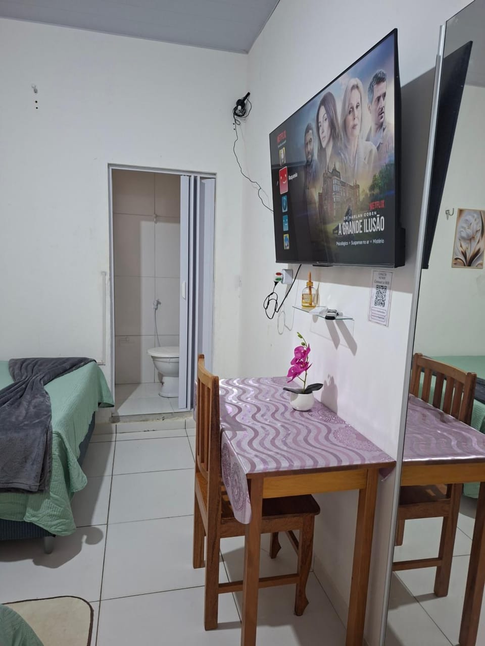 cantinho da Raq,um quarto SUÍTE com ar condicionado duas camas de casal perto doAeroporto, UEPA, Rodoviaria, magueirao, UFPA,parque ambiental, Vacation rental in Belém