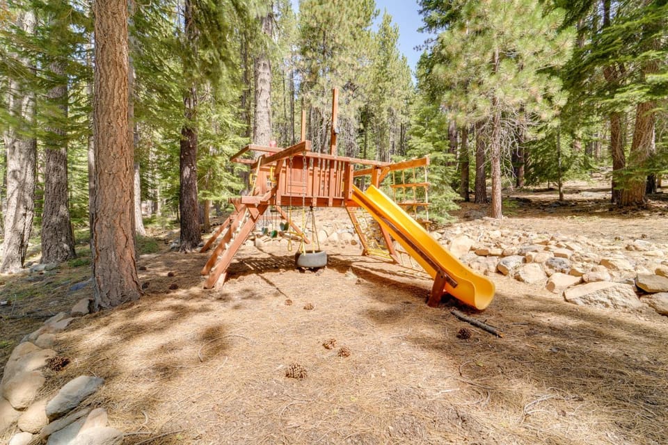Near Ski Resorts & Trails: Truckee Home w/ Hot Tub House in Truckee
