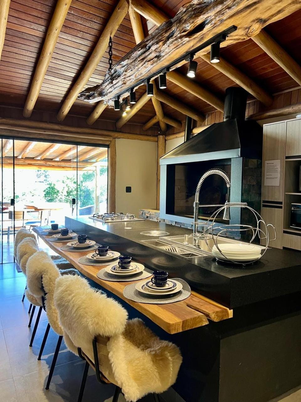 Kitchen or kitchenette, Dining area, stove
