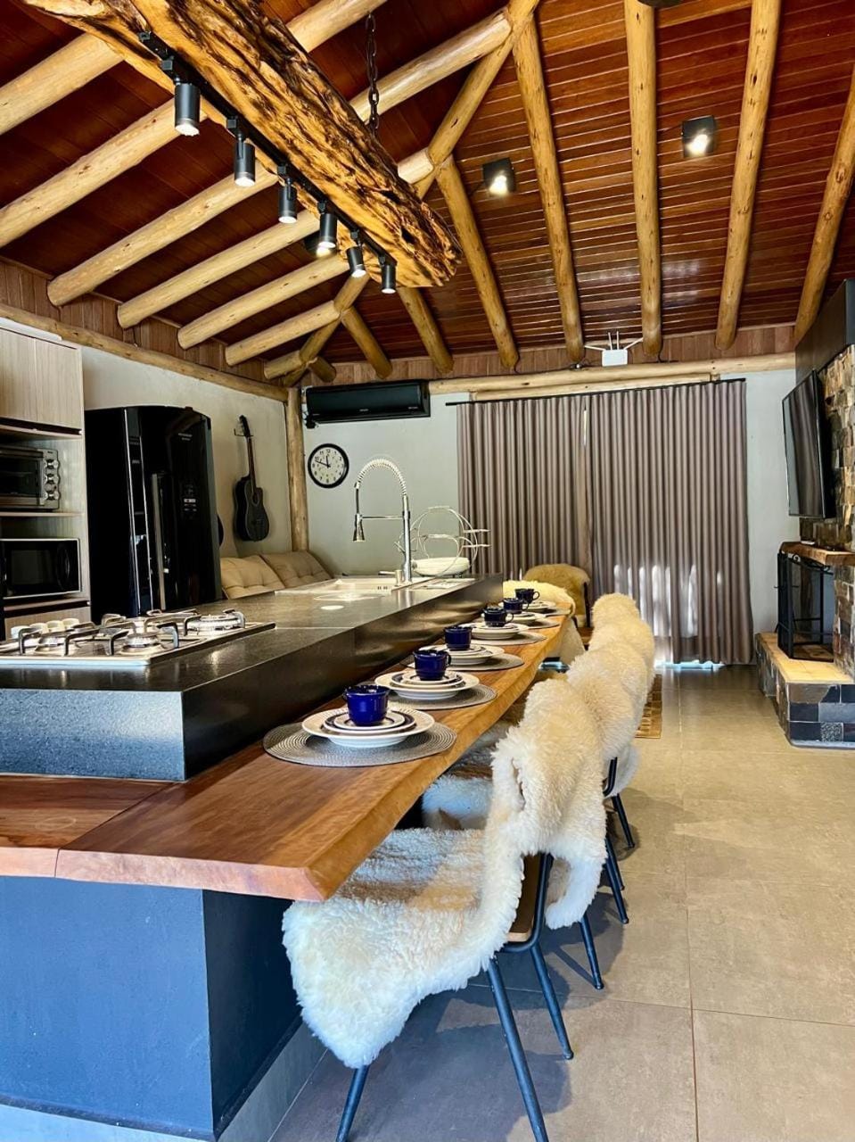 TV and multimedia, Kitchen or kitchenette, Living room, Dining area