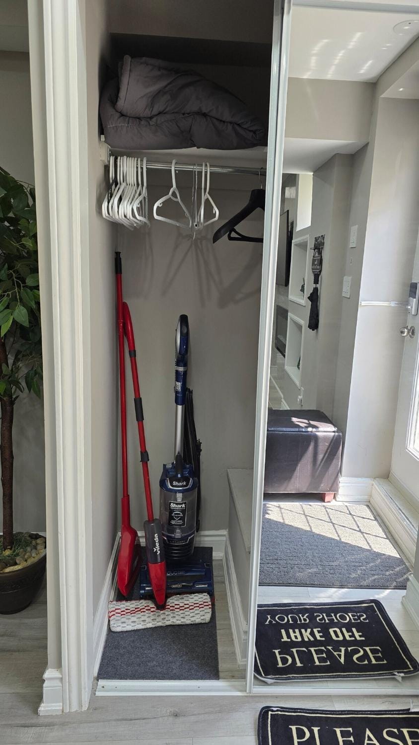 3 bdrm 3 bath bsmt Brampton Toronto, Sleeps 16 Apartment in Halton Hills