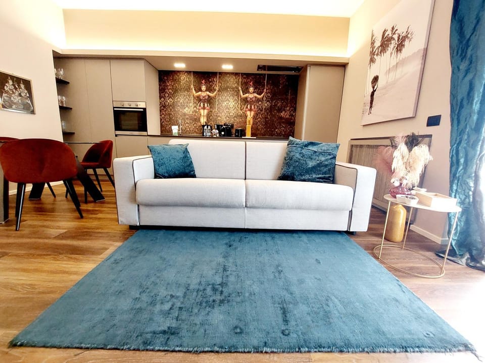 Living room, Seating area, air conditioner