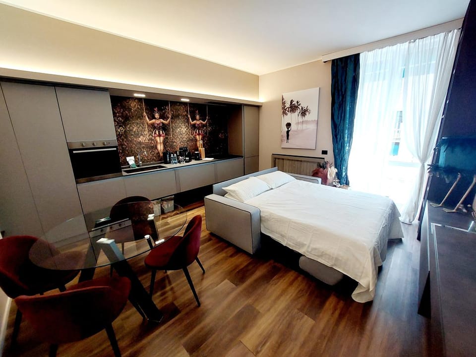 Bed, TV and multimedia, Kitchen or kitchenette, Living room, Seating area, Dining area, air conditioner