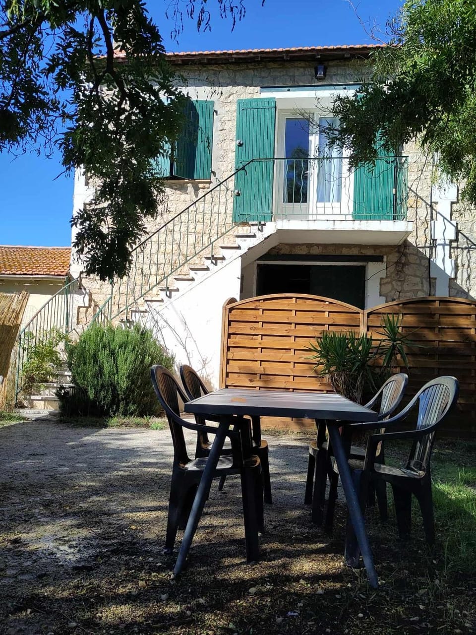 Property building, Garden, Dining area, Garden view
