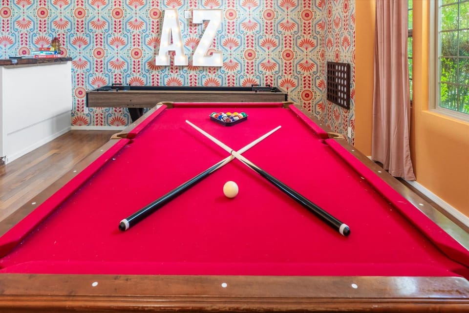 Sleeps 16 Sport Court Heated Pool Putt Putt House in Glendale