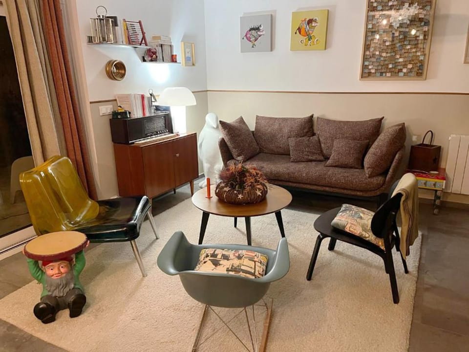 Living room, Lounge or bar