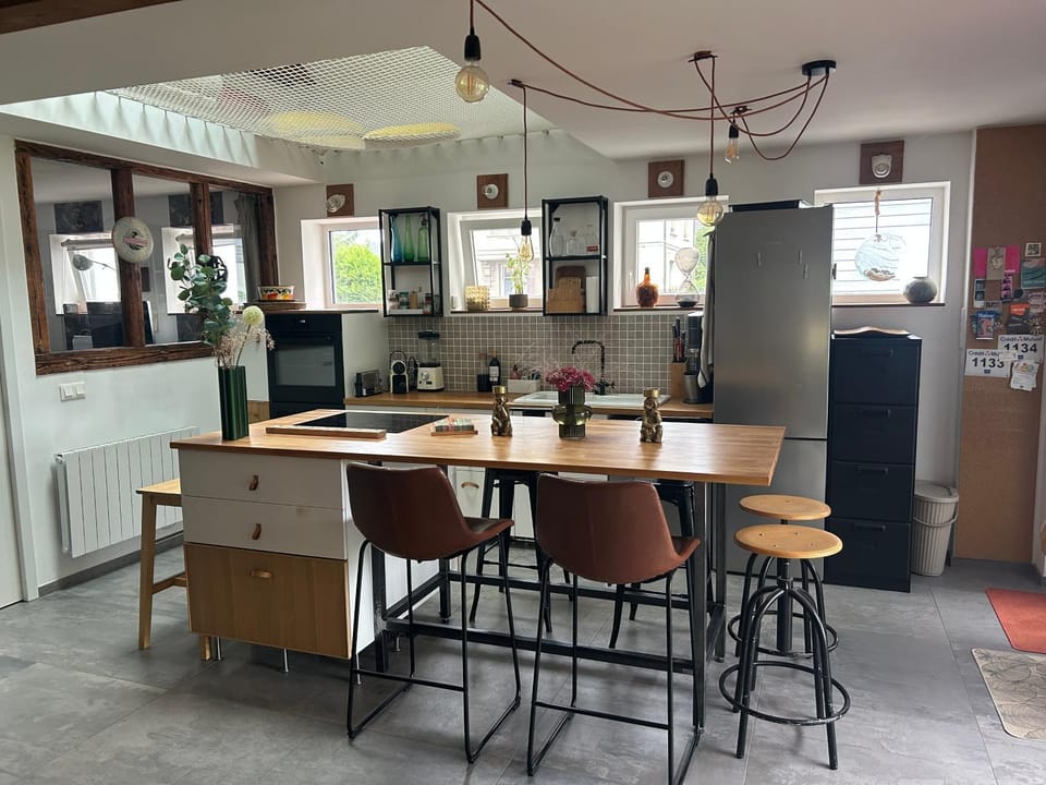 Dining area, kitchen