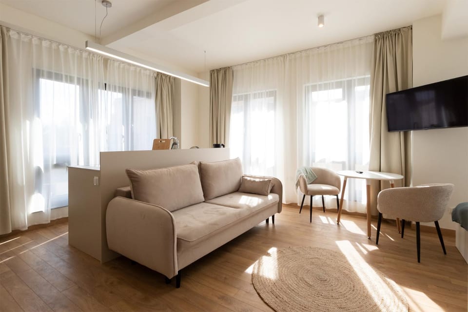 TV and multimedia, Living room, Seating area, Evening entertainment