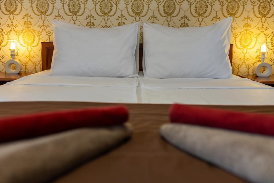 Bed, Photo of the whole room, Bedroom, towels