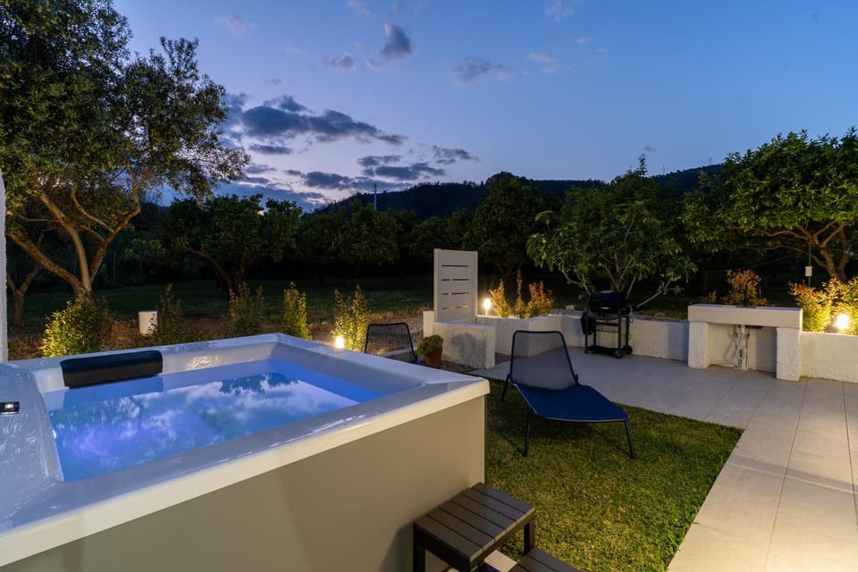 Garden, Hot Tub, Hot Tub, Garden view, Mountain view