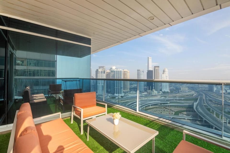 Luxury 3 BHK High Floor Pool, Gym Sauna Opal 2705 Apartment in Dubai