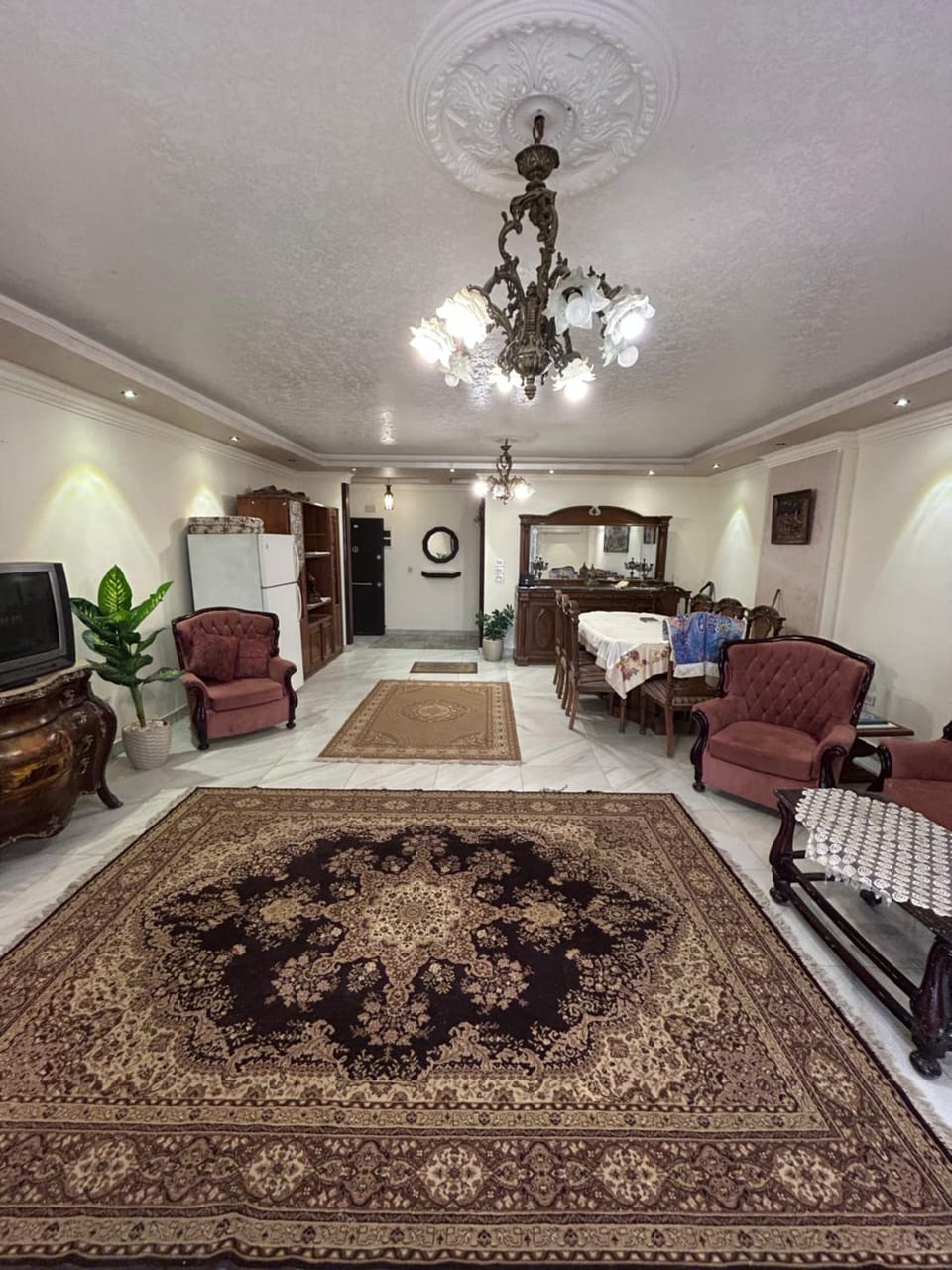 TV and multimedia, Living room, Seating area, Dining area
