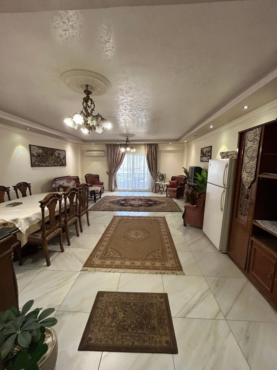 TV and multimedia, Living room, Seating area, Dining area