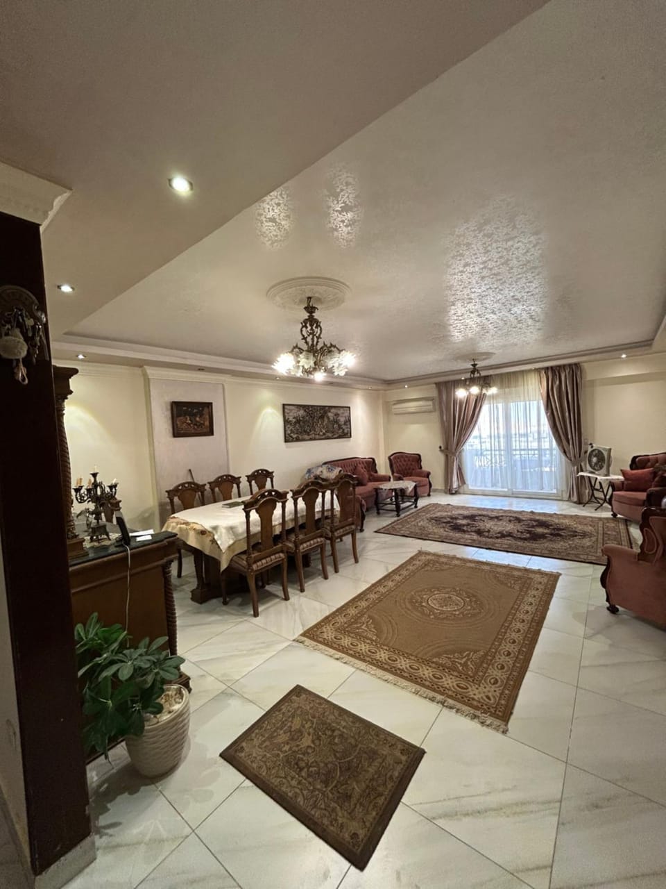 TV and multimedia, Living room, Seating area, Dining area