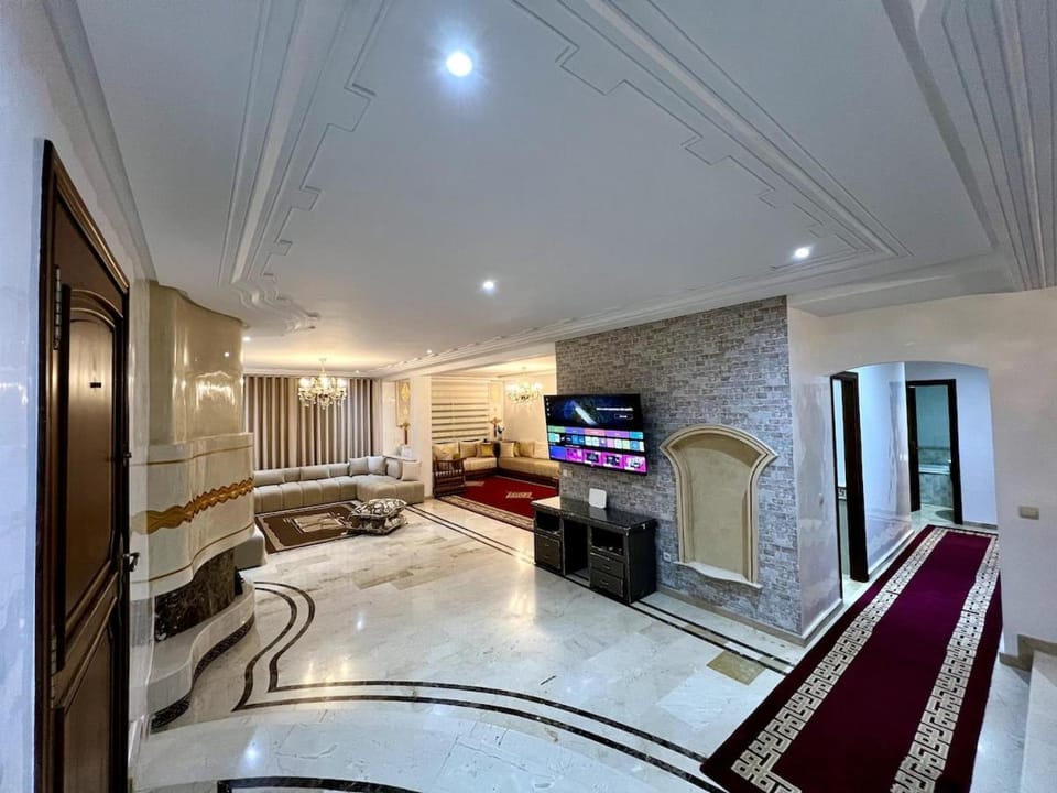 Communal lounge/ TV room, TV and multimedia, Living room, Seating area, Evening entertainment