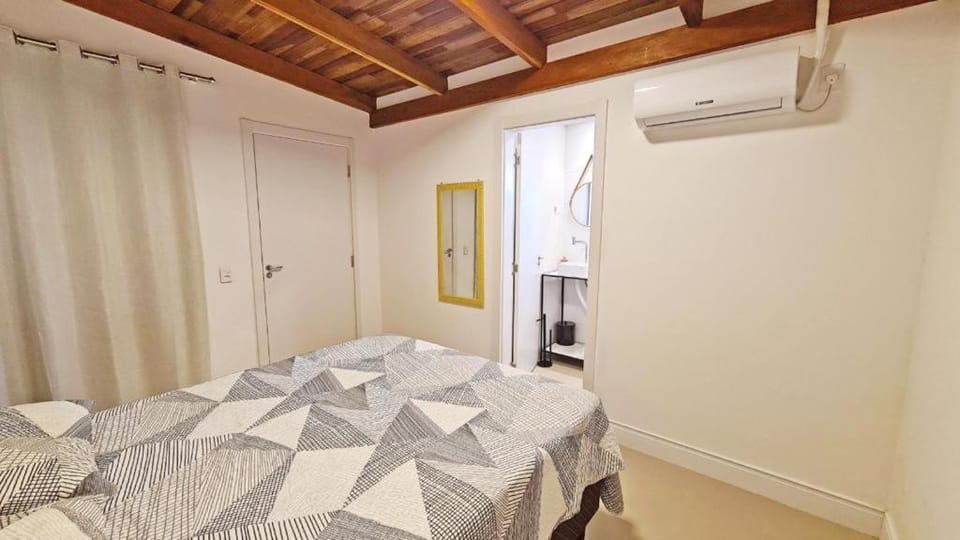 Casa com acesso praia de Zimbros House in Porto Belo
