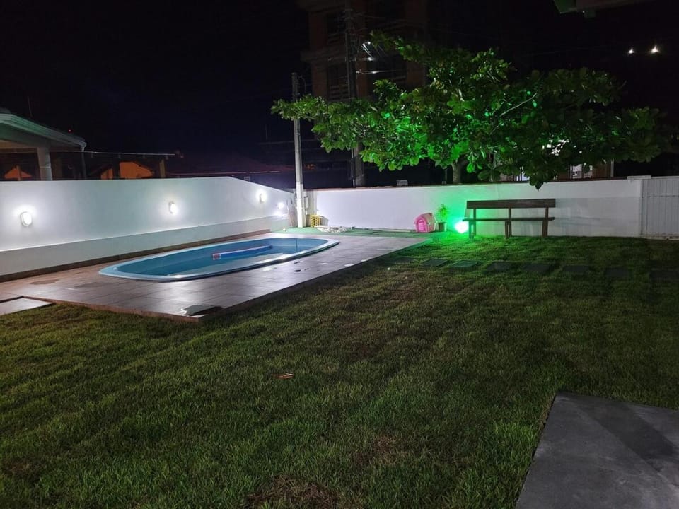 Casa de praia em Palmas, com piscina, 250m do mar House in Florianopolis