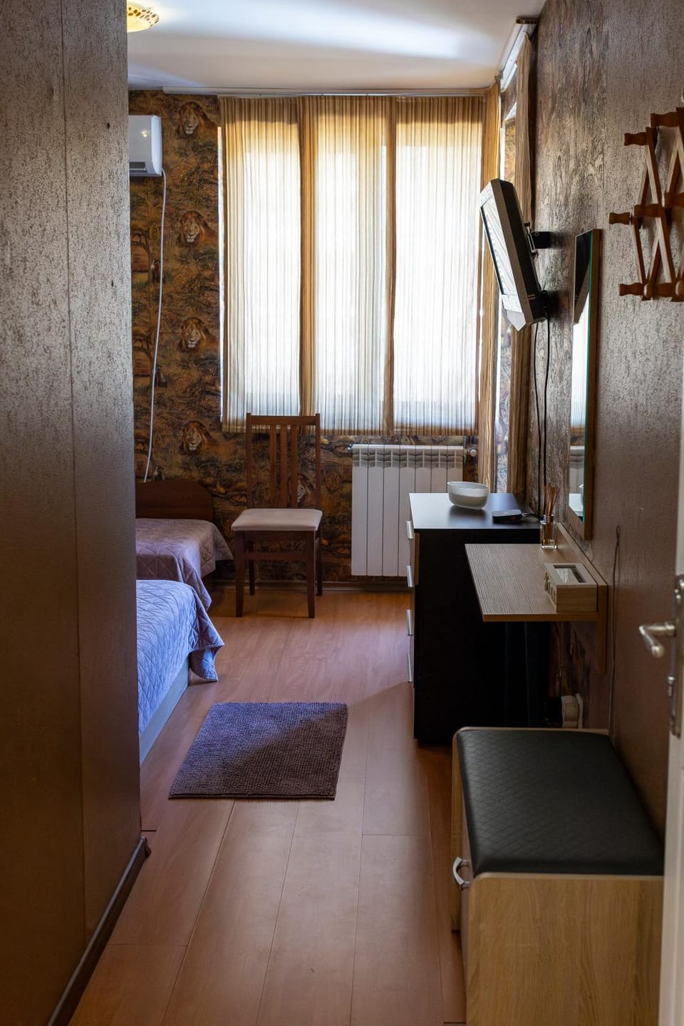 Photo of the whole room, Bedroom