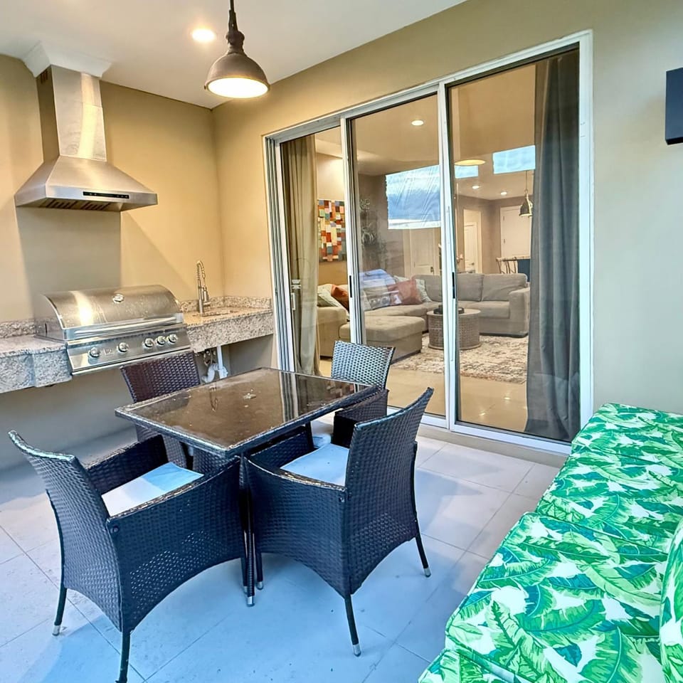 Spacious 4-Suite Villa with Balcony, Magic Village House in Bay Lake
