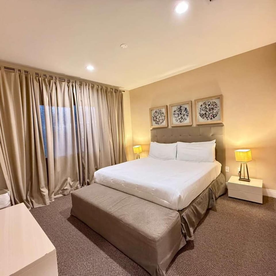 Spacious 4-Suite Villa with Balcony, Magic Village House in Bay Lake