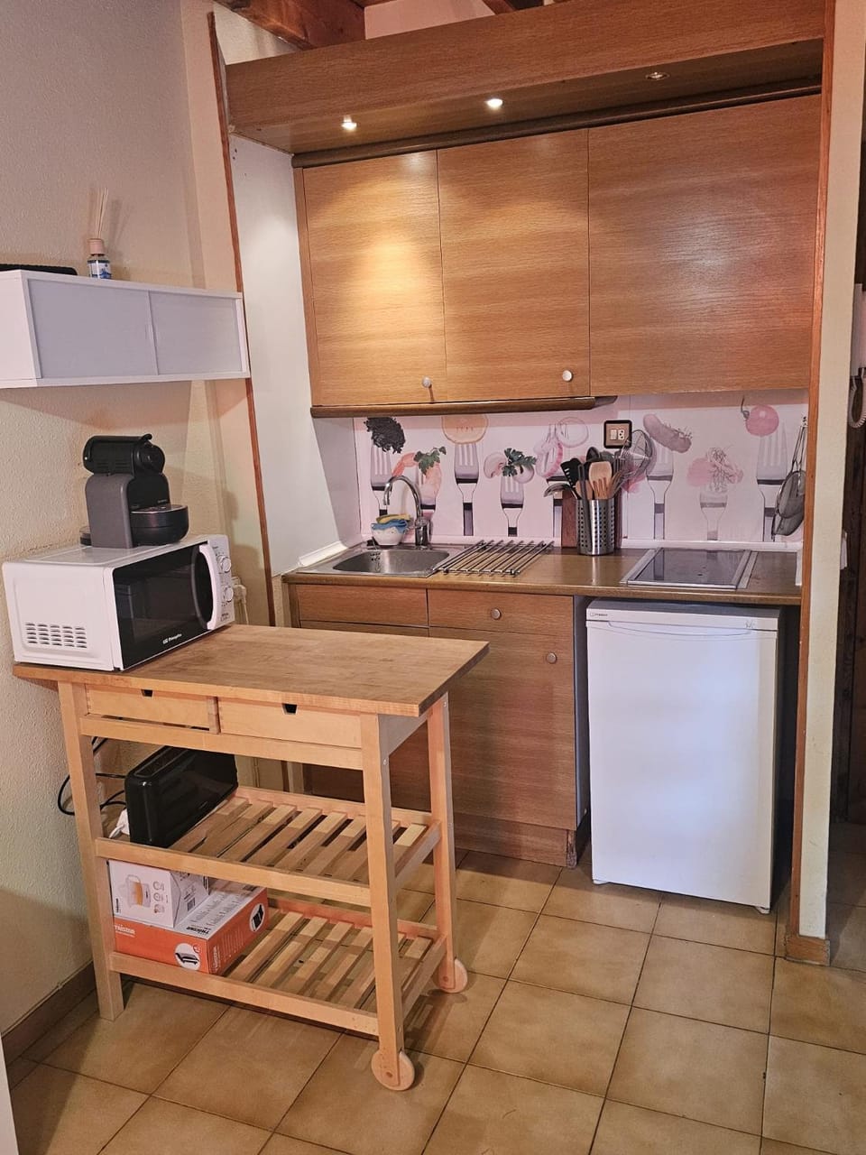 Kitchen or kitchenette